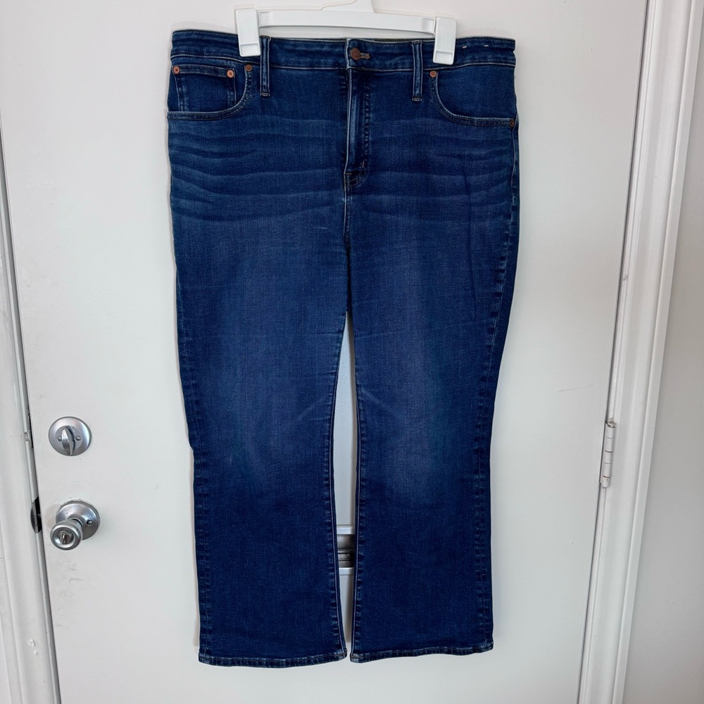 Madewell Curvy Kick Out Crop Jean in Dark Wash Size 33